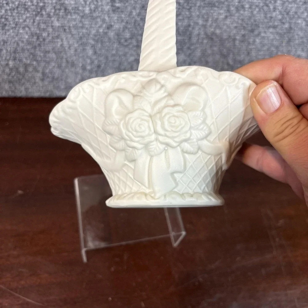 Vtg~Ivory Cream Porcelain Woven Basket with Applied Flowers 8